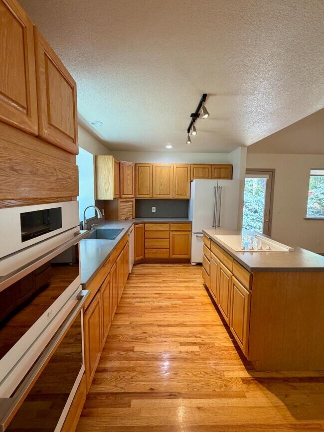 Building Photo - 61171 Minaret Cir