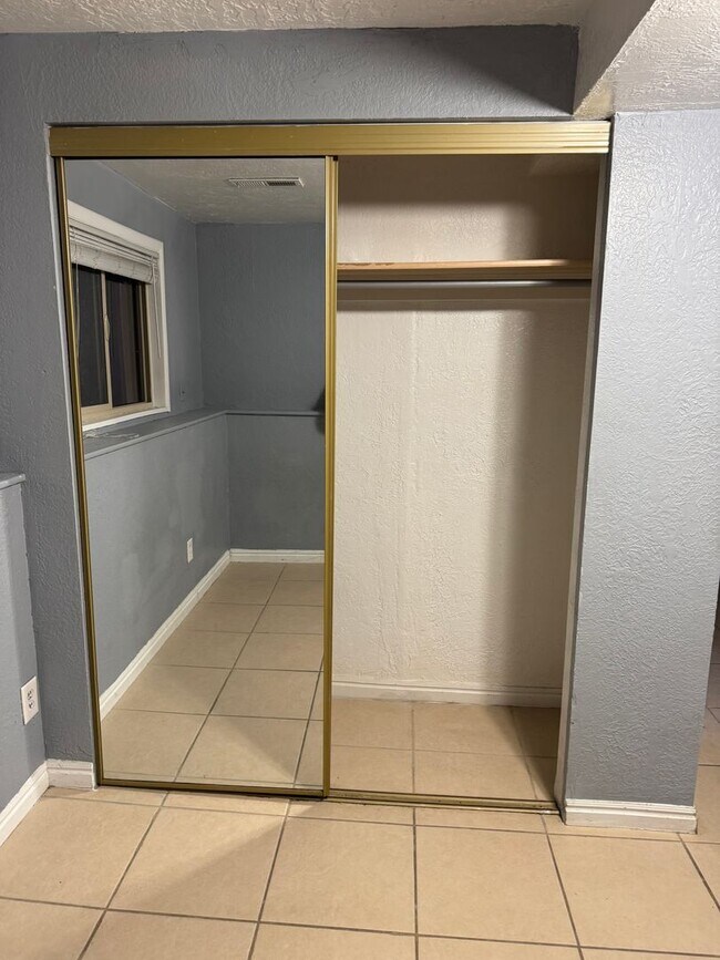 Building Photo - Beautiful 4-Bedroom, 2-Bath Home with Classic Layout and Large Yard