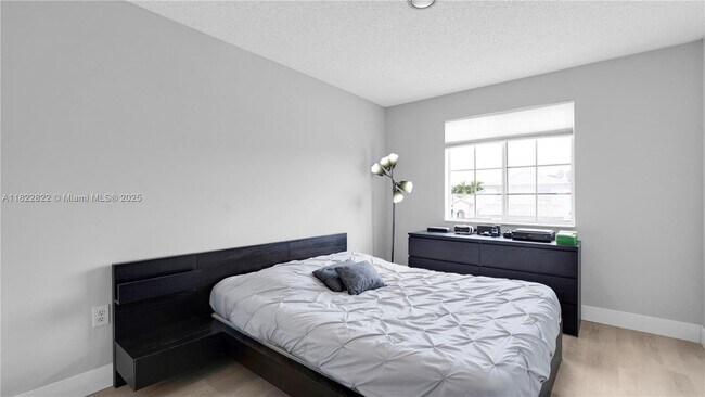 Building Photo - 8356 SW 158th Ave