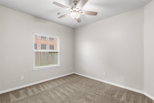 Building Photo - 131 San Jacinto Dr