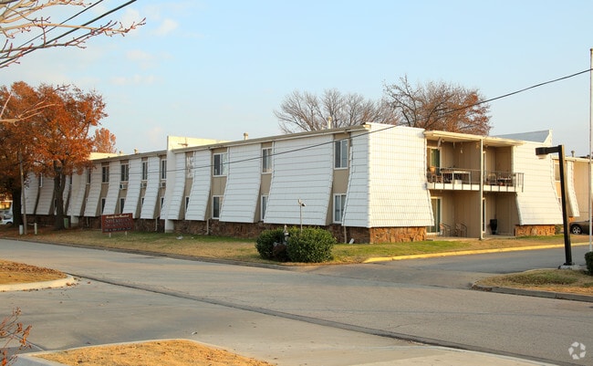 Primary Photo - 2200 Sheridan Apartments