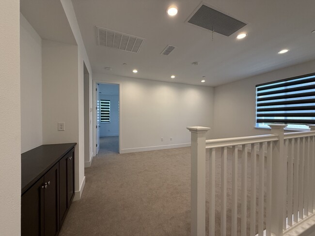Building Photo - 64 E Frost Dr