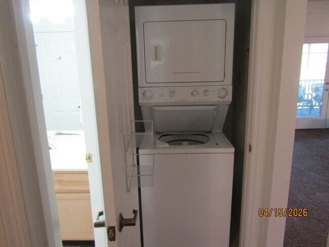 Building Photo - 1221 Lake Dr