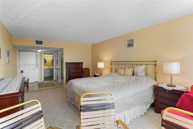 Building Photo - 4020 Galt Ocean Dr