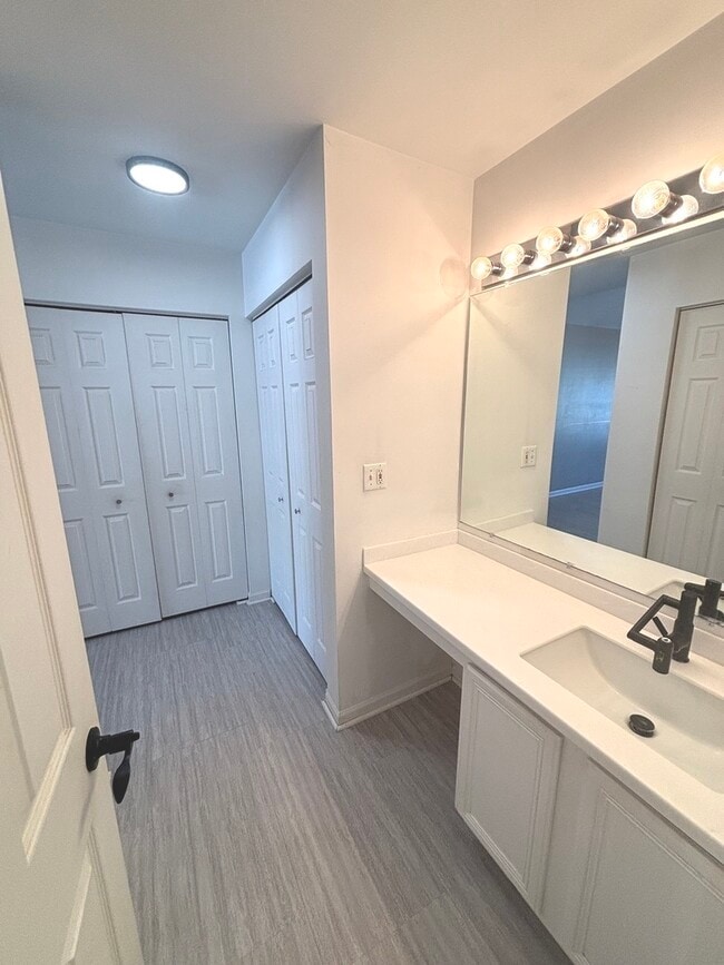 Building Photo - 268 Windsor Ct