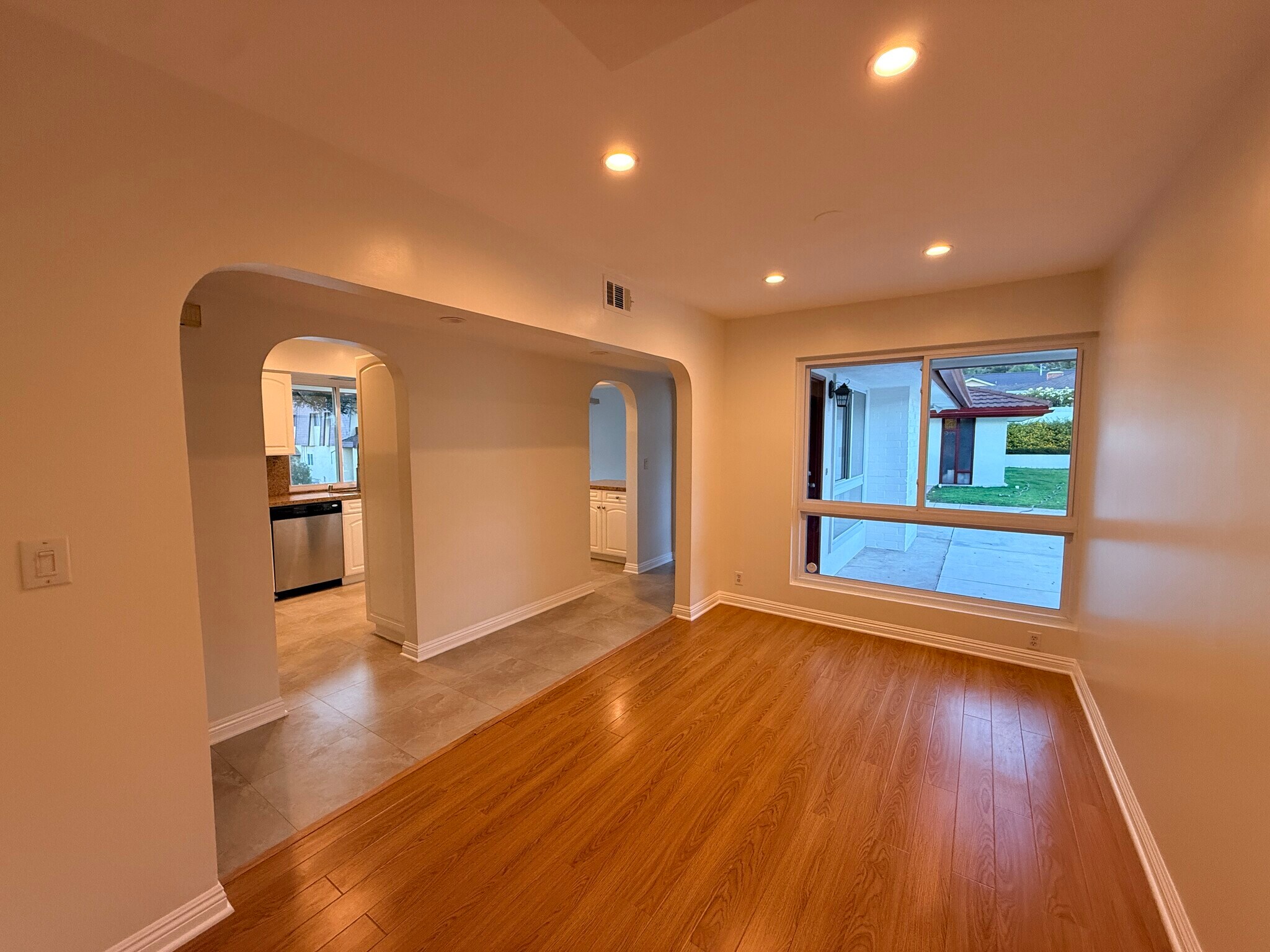 Building Photo - 410 N Canyon Blvd