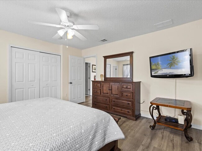 Building Photo - 113 Pompano Beach Dr