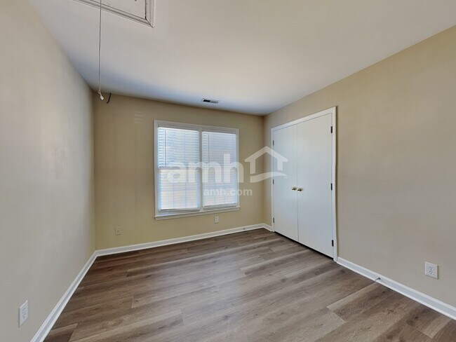 Building Photo - 1 Rosebank Ct