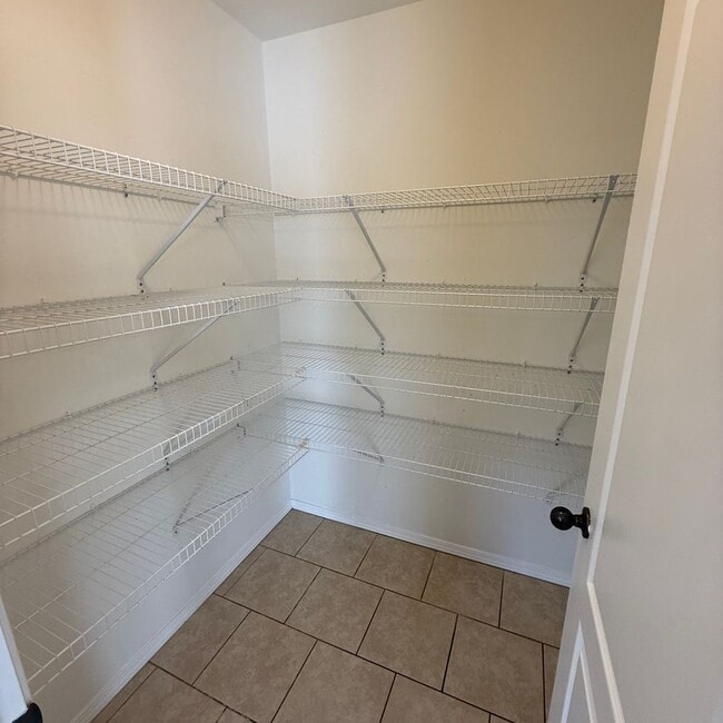 Building Photo - Quiet Country Living - Beautiful Available Now