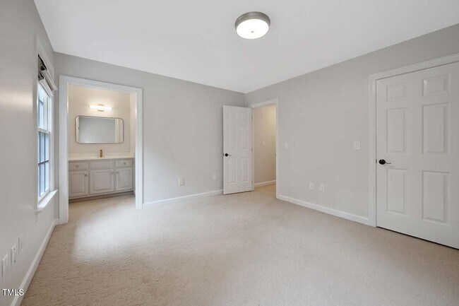 Building Photo - 1202 Summerville Ln