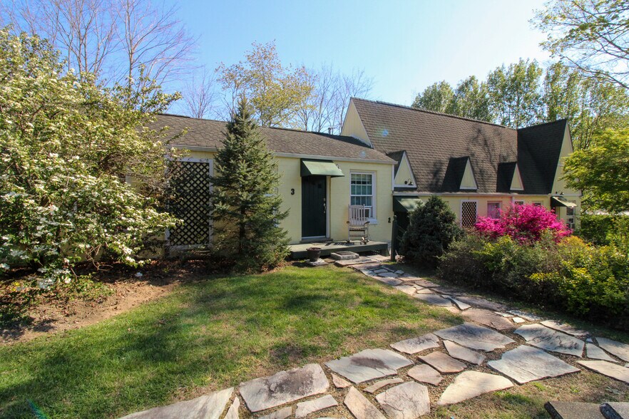 Building Photo - 375 Weaverville Rd