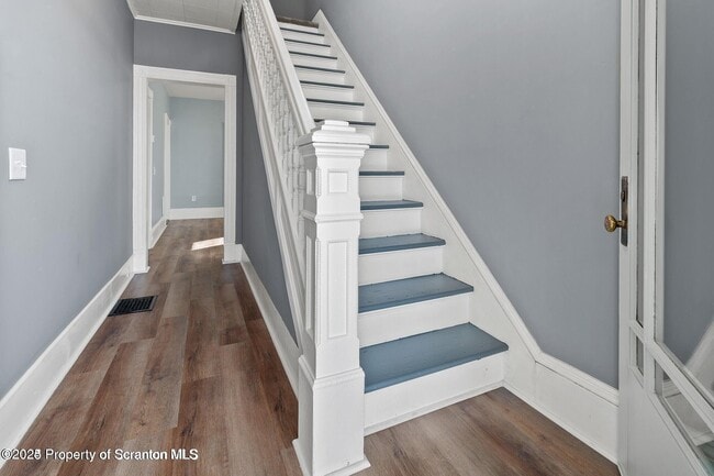 Building Photo - 724 Electric St