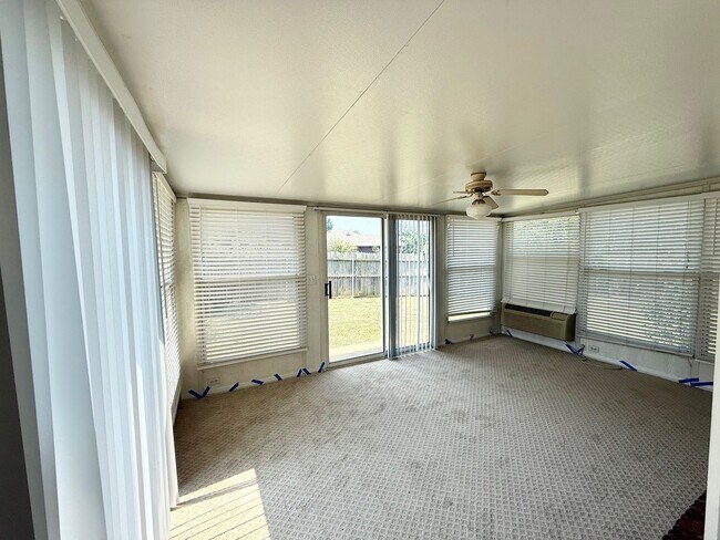 Building Photo - Great Family Home, Great Neighborhood