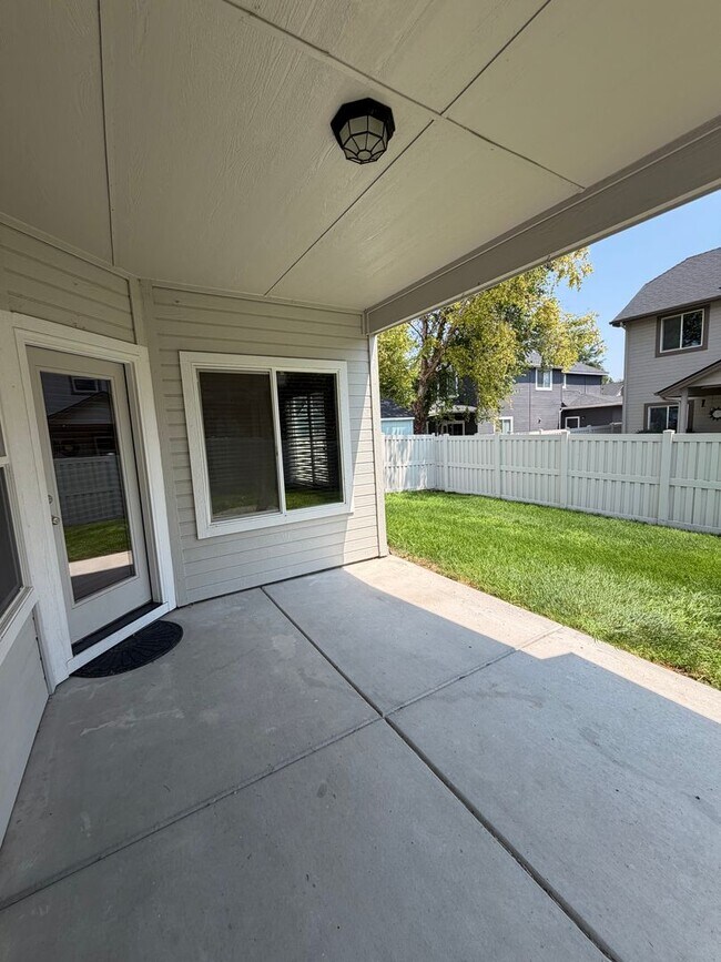 Building Photo - Jayden Village Sub: 4 Bedroom 2 Bath with Community Pool Ten Mile and Ustick