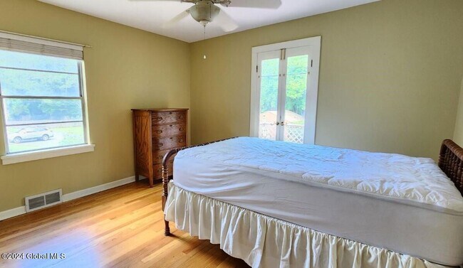 Building Photo - 535 Sand Creek Rd