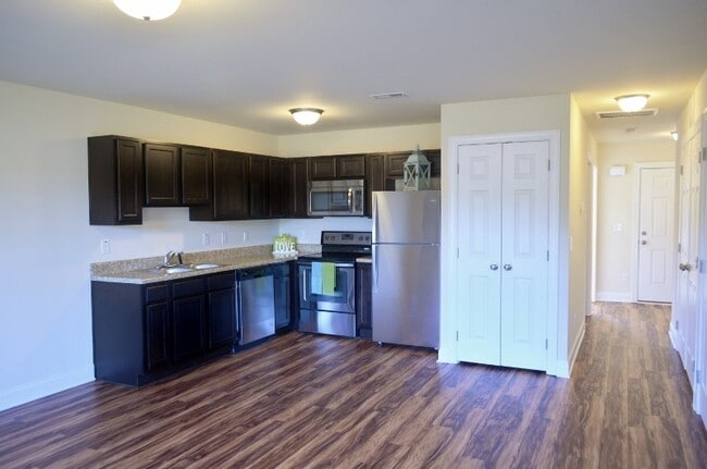 Building Photo - New build townhome!