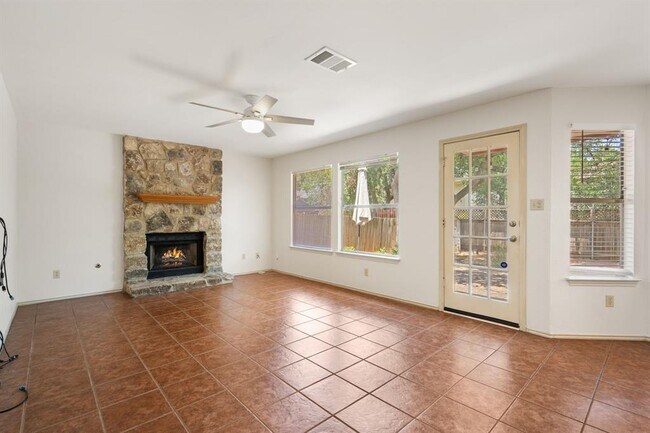 Building Photo - 1901 Lobelia Dr
