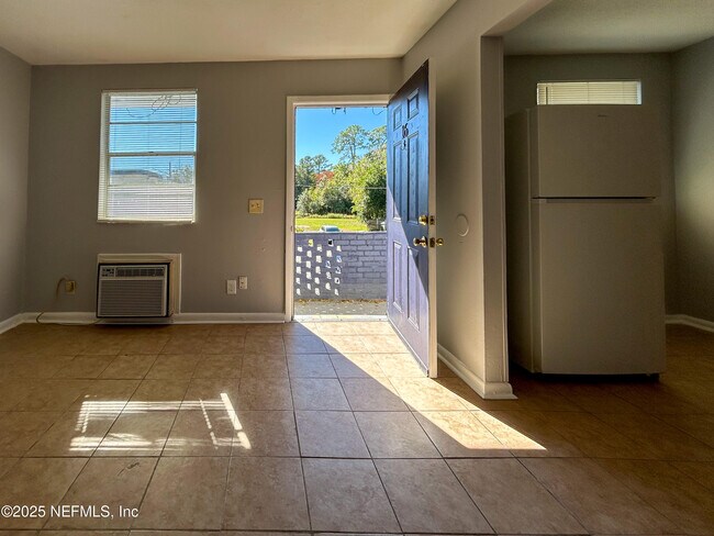 Building Photo - 1122 Woodruff Ave