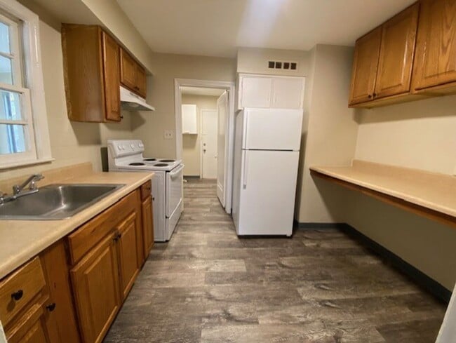 Building Photo - Charming West Akron Ranch with Walk-Throug...