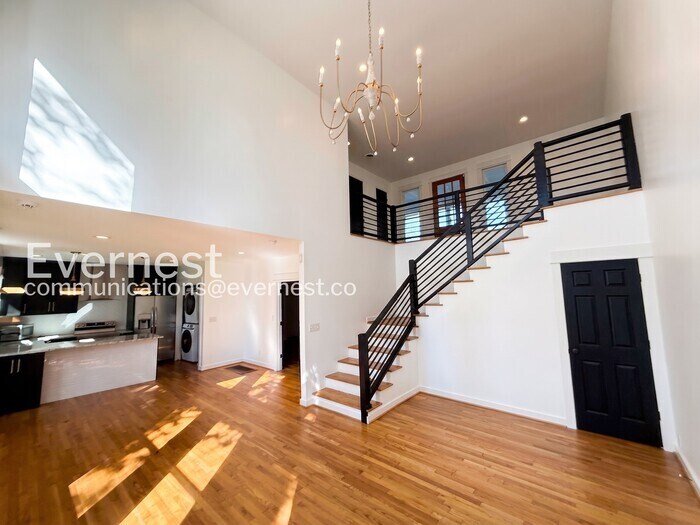 Building Photo - 112 Crest Dr