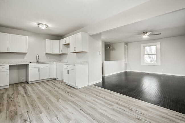 Building Photo - Check out this beautiful and spacious home.  Located in Irvington with access to Warren Twp schools.
