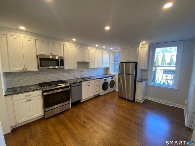 Building Photo - 63 Warren St