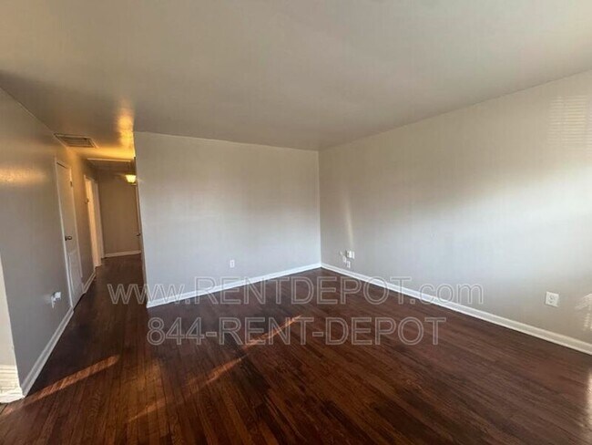 Building Photo - 720 Sweetser Ave