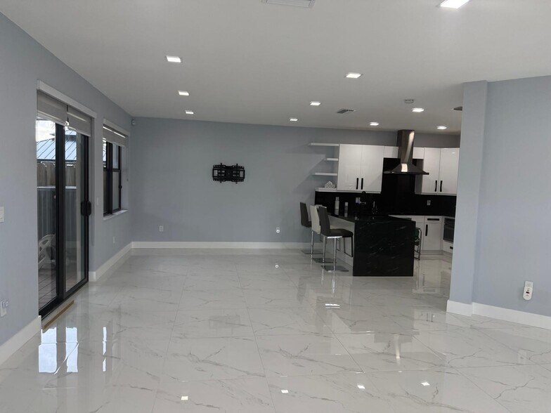 additional view living/dinning kitchen - 11300 SW 236th Ln