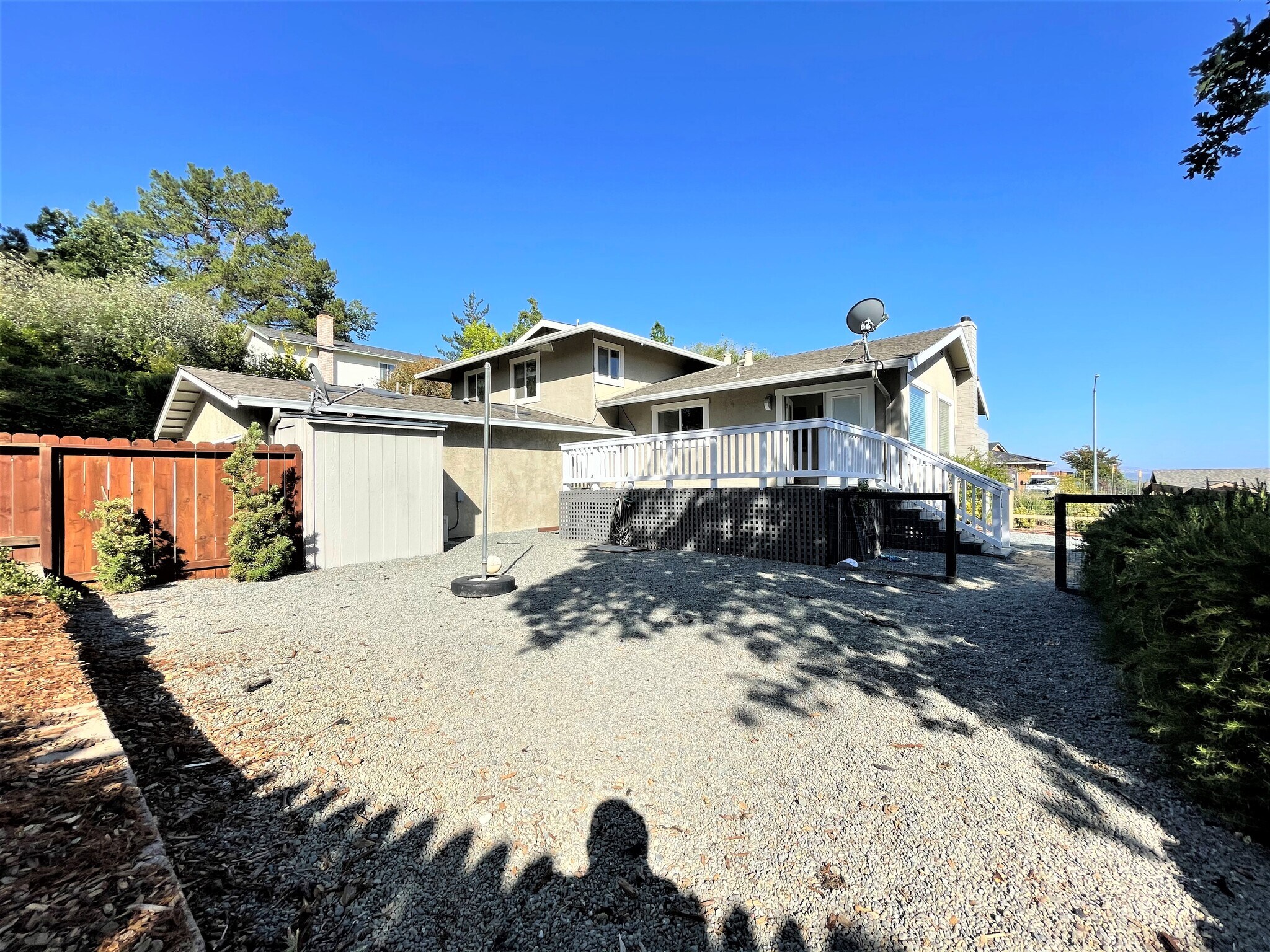 Building Photo - 631 Skyline Dr