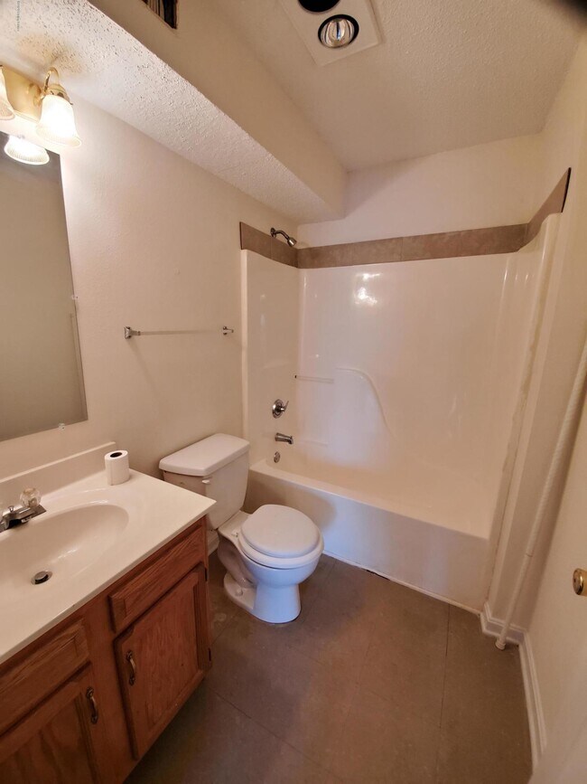 Building Photo - 6418 Venango Dr