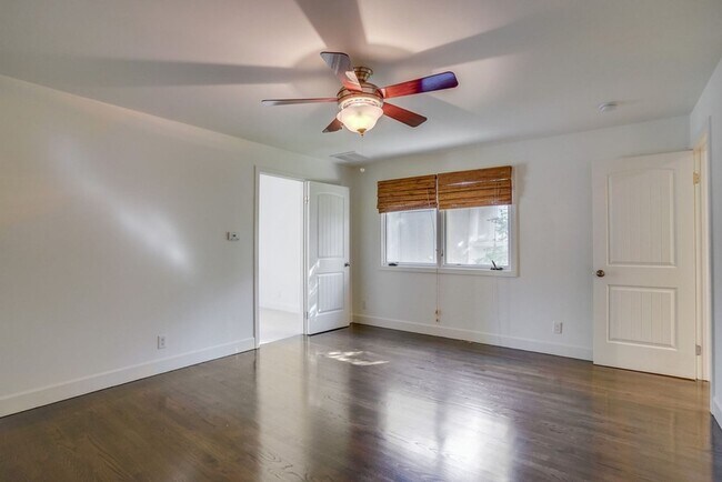 Building Photo - Beautiful 4 Bed/4 Bath Family Home w/pool - Upcoming and available at the end of April!