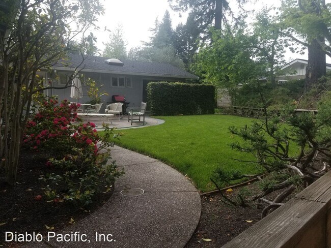 Building Photo - 4 br, 2 bath House - 155 Hall Drive