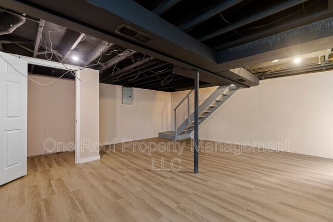 Building Photo - 701 Linwood Dr