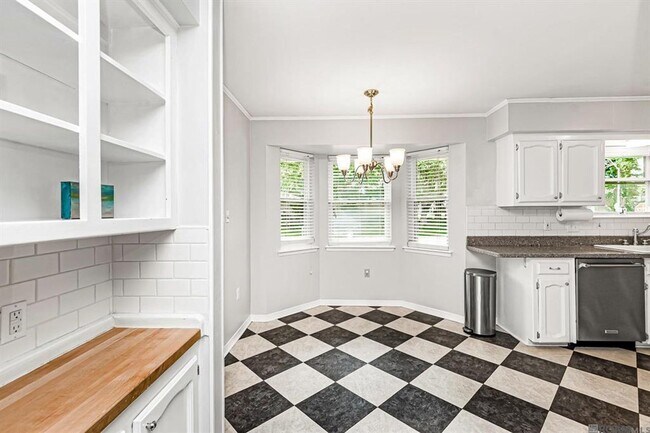 Building Photo - 4112 Pine Park Dr