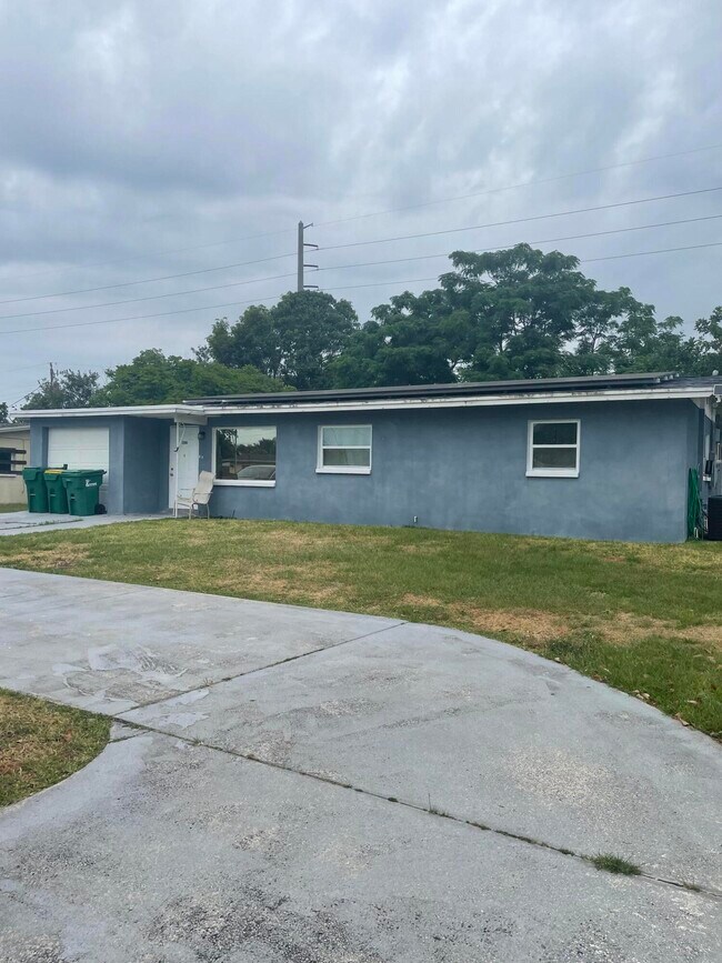 Building Photo - 2806 Tropic Rd