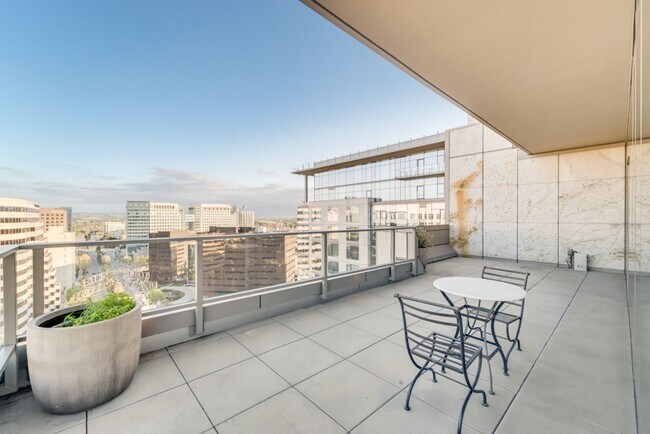Building Photo - Gorgeous 3 Bedroom Condo with Huge Outdoor Space at Axis