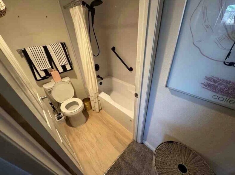 Master Bathroom - 5545 Canoga Ave