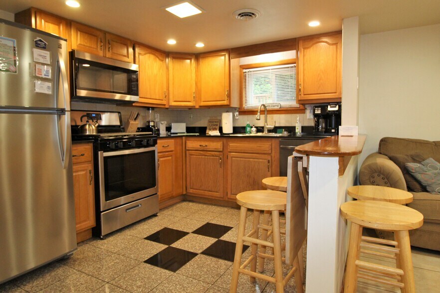 Granite floors and countertops for easy care - 78 Elm St