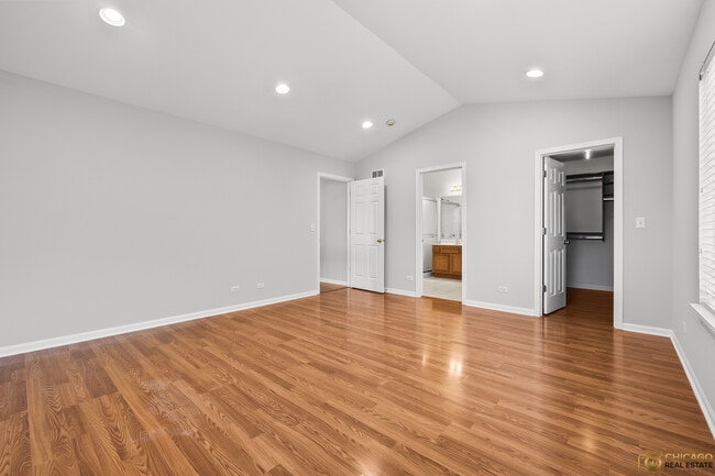 Building Photo - 600 Creekside Cir