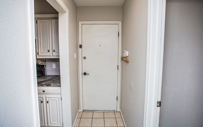 Building Photo - Available July 1st: Spacious 3 Bed, 2 Bath Ready for You!