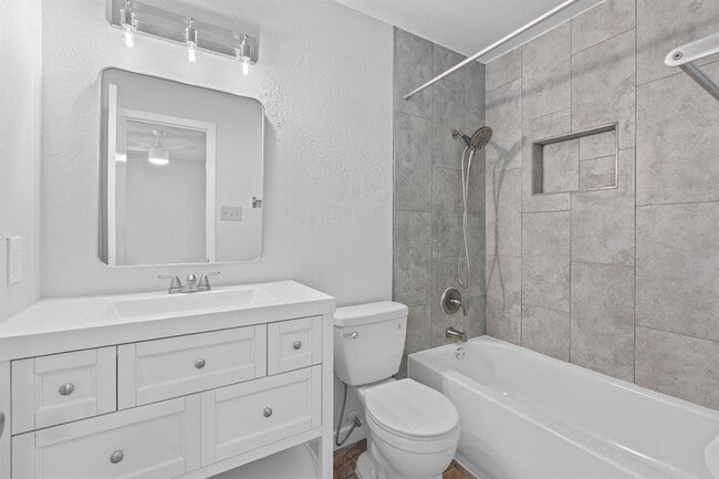 Building Photo - 3930 Leafield Dr