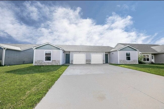 Building Photo - 609 Grainfield St