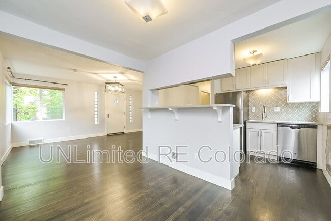 Building Photo - 1456 Elm St