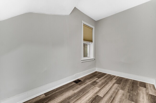 Building Photo - 1817 N Honore St