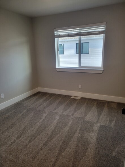 Building Photo - 2913 Sunburst Dr