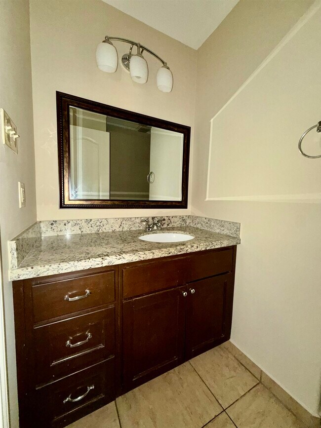 Building Photo - 408 Shiloh Dr