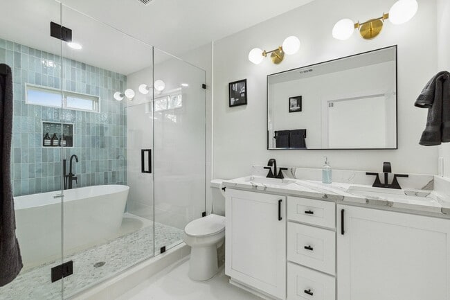 Building Photo - 3236 Golfing Green Pl