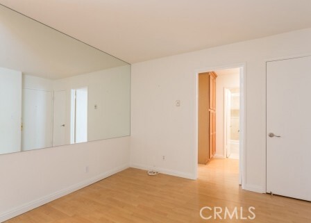 Building Photo - 972 Larrabee St