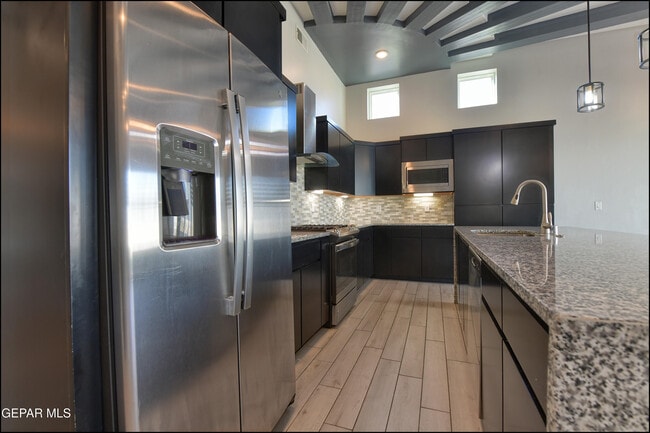 Building Photo - 12333 Desert Wolf Ave