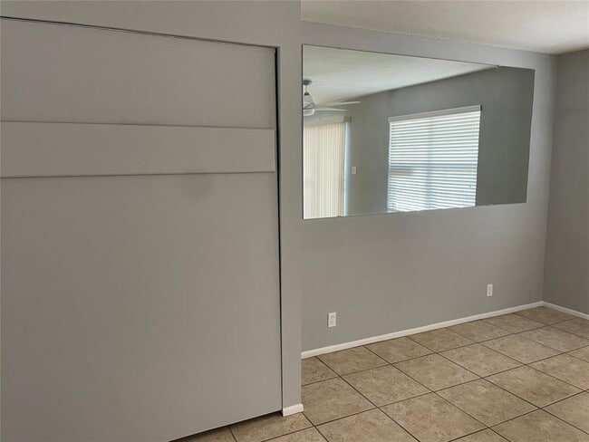 Building Photo - 21013 Highland Lake Dr